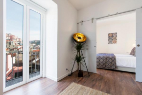 Amazing Downtown Apt with small balcony with view over the castle
